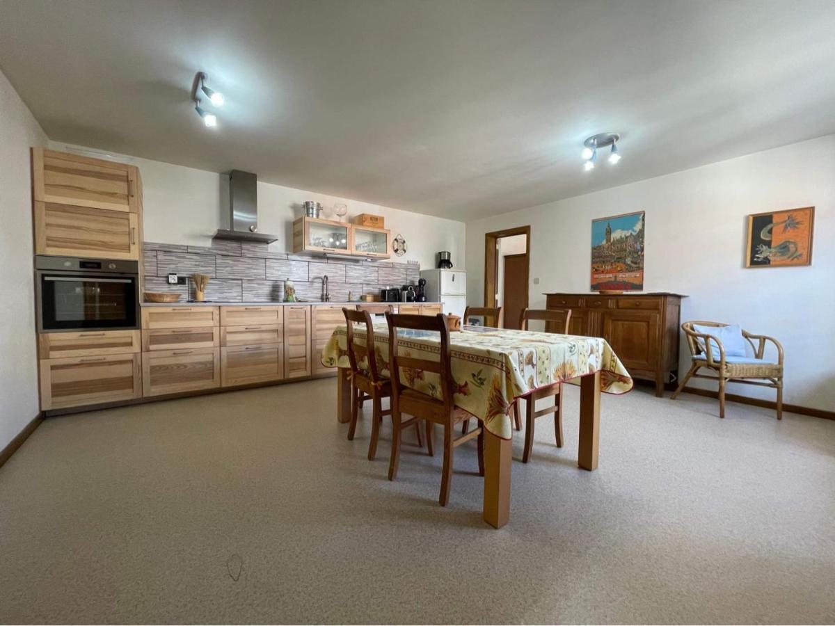 Spacieux Appartement มงส์ ภายนอก รูปภาพ